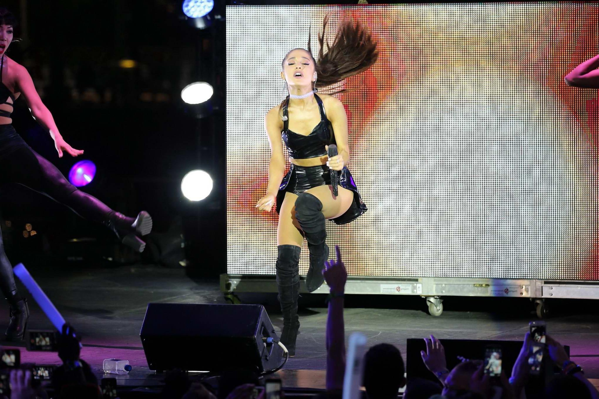 16P Ariana Grande downblouse on stage