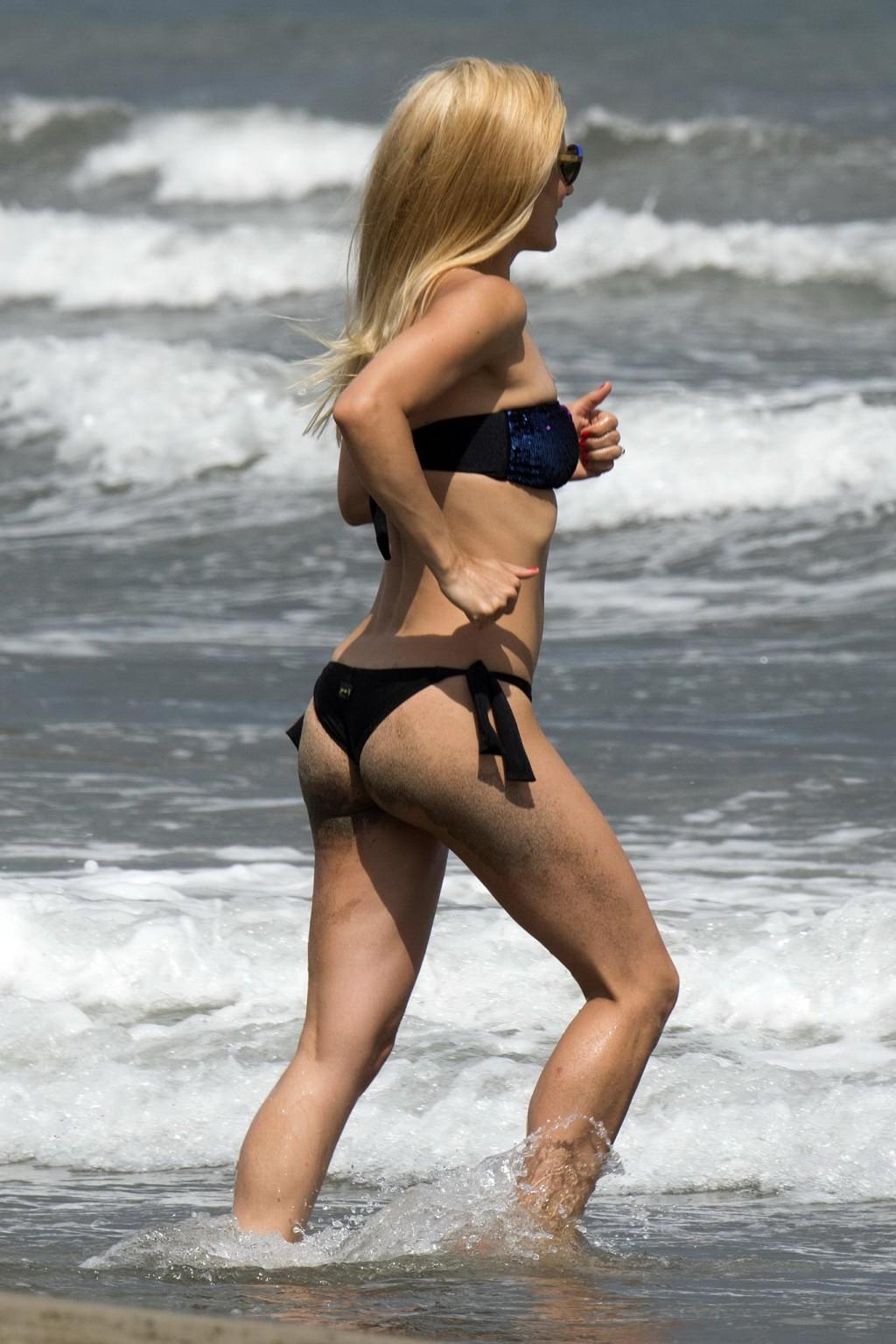 16P Michelle Hunziker wearing a tube bikini on an Italian beach