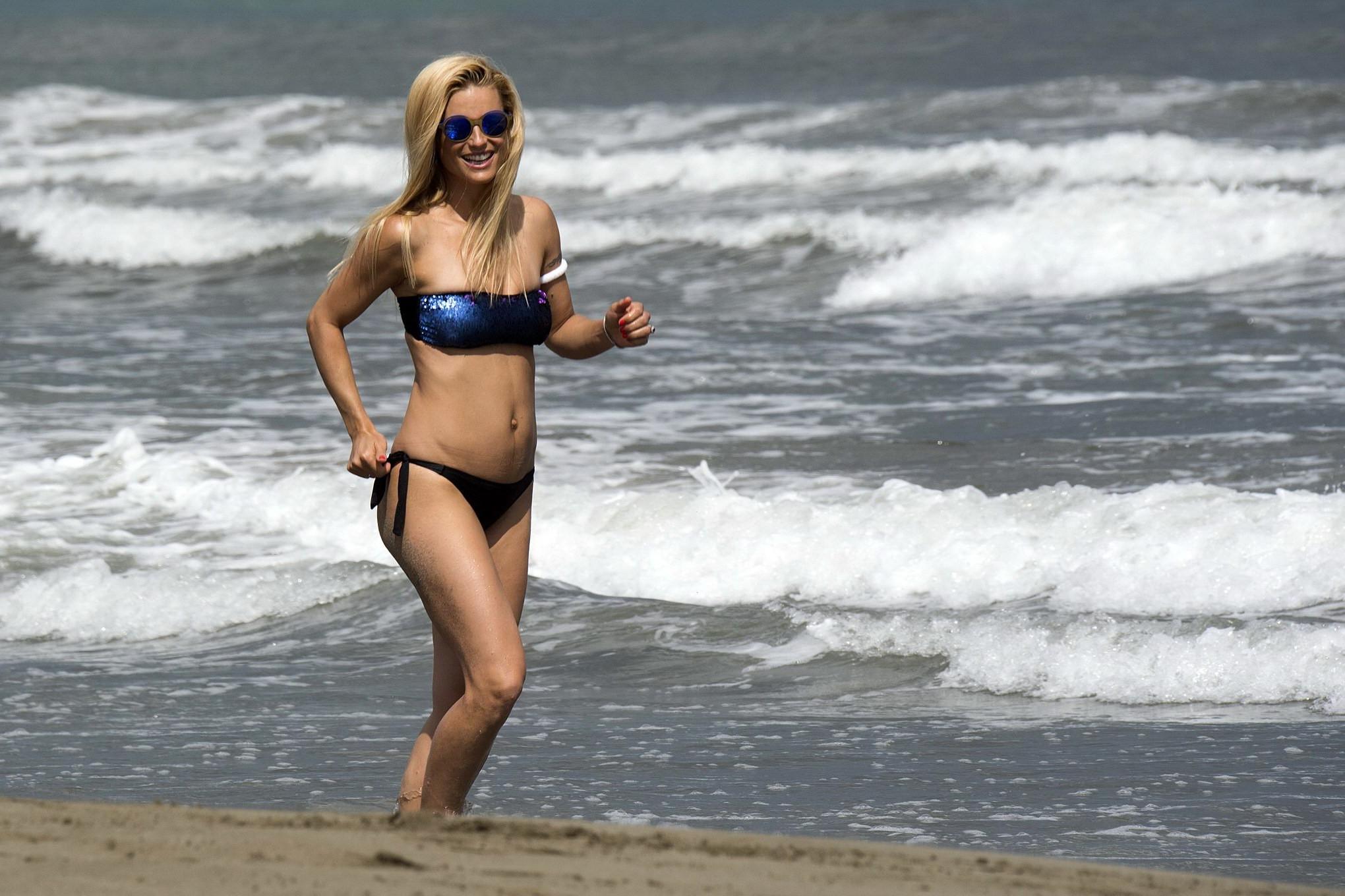 16P Michelle Hunziker wearing a tube bikini on an Italian beach