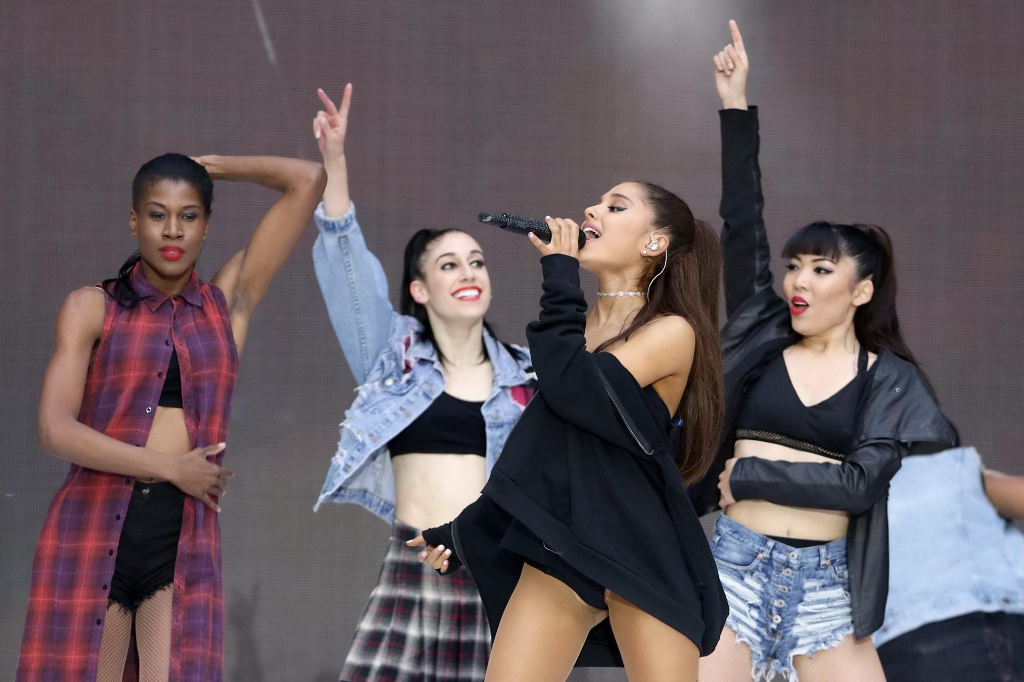 16P Ariana Grande shows off her shaved pussy in a tiny black outfit while performing