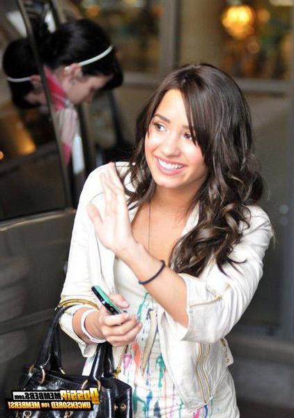 15P Demi Lovato posing sexy and slutty in glamorous and paparazzi photos