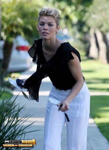 15P Hot and trampy pictures of celebrity teen skankwhore AnnaLynne McCord