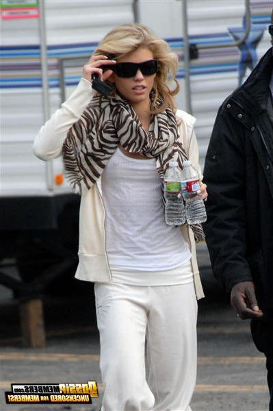 15P Hot and trampy pictures of celebrity teen skankwhore AnnaLynne McCord