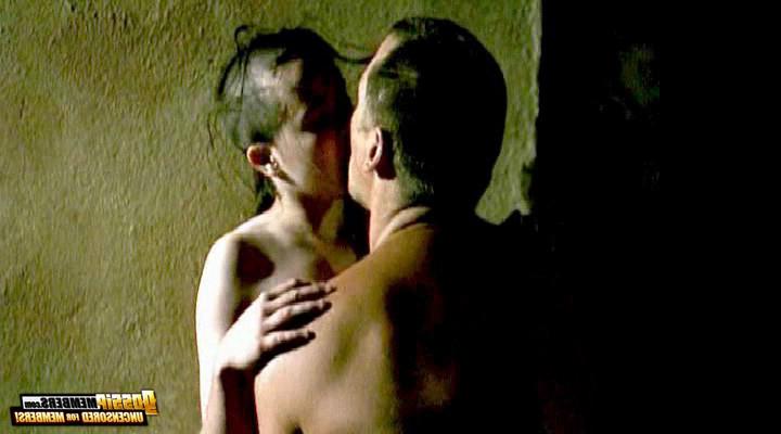 15P Ellen Page posing sexy and slutty in glamorous and paparazzi photos