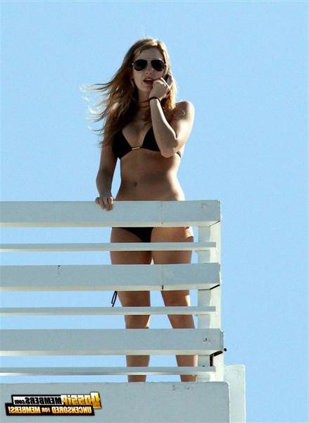15P Blake Lively posing sexy and slutty in glamorous and paparazzi photos