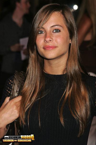 15P O.C. star Willa Holland exposed with her controversial pics