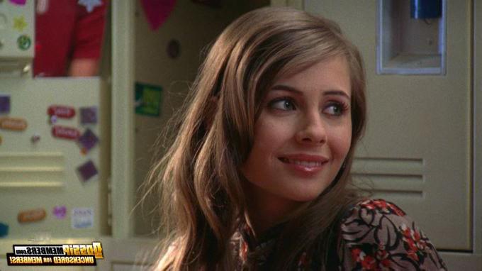15P O.C. star Willa Holland exposed with her controversial pics
