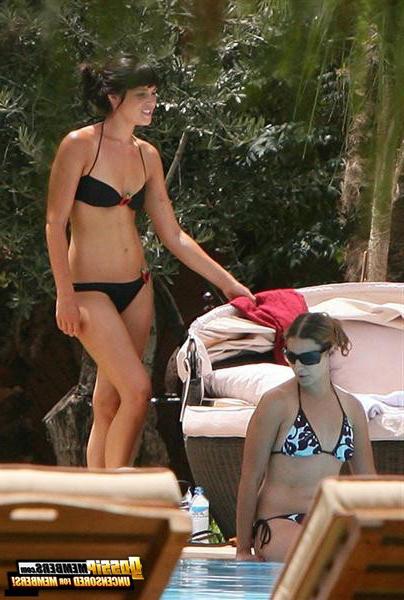 15P Teen Bond Girl Gemma Arterton bares skin in celebrity pictures