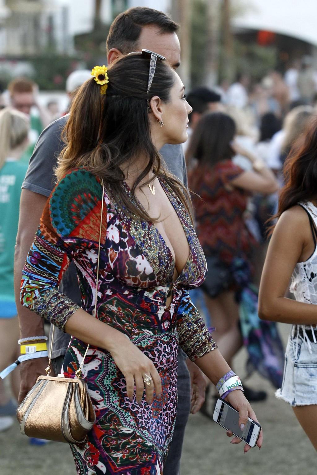 16P Kelly Brook braless flaunting her melons at Coachella Festival in Indio
