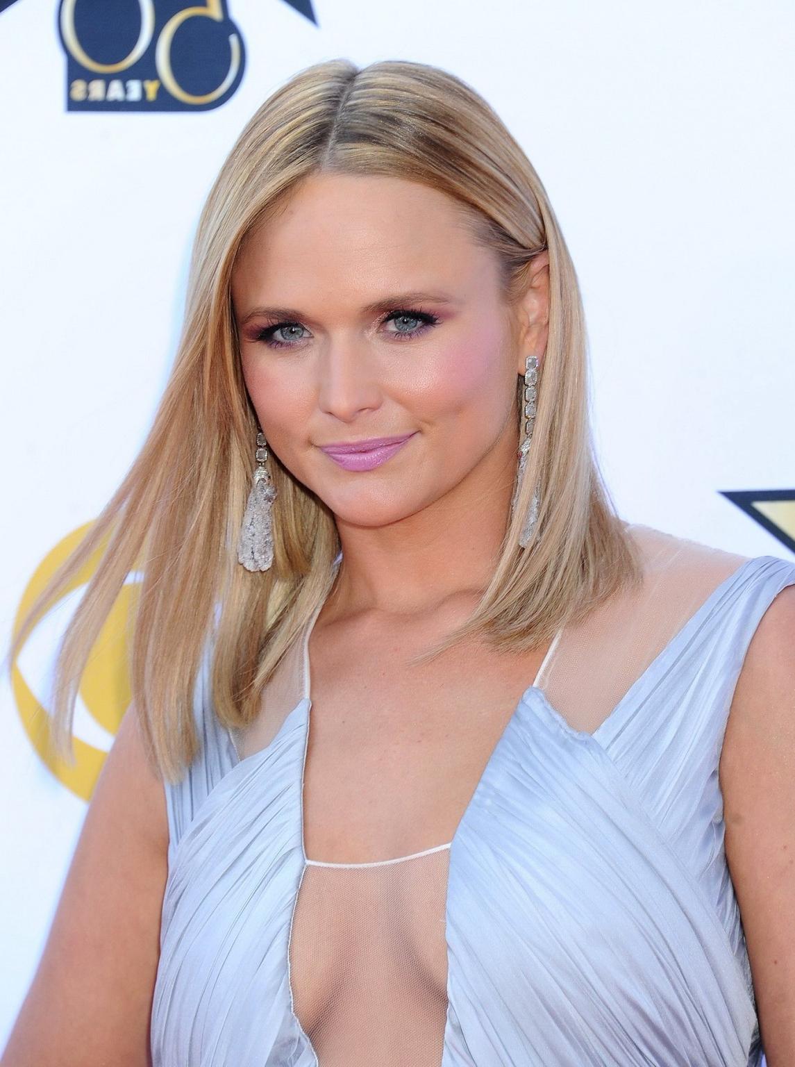 16P Miranda Lambert shows off her big boobs braless in a low cut and high slit dress