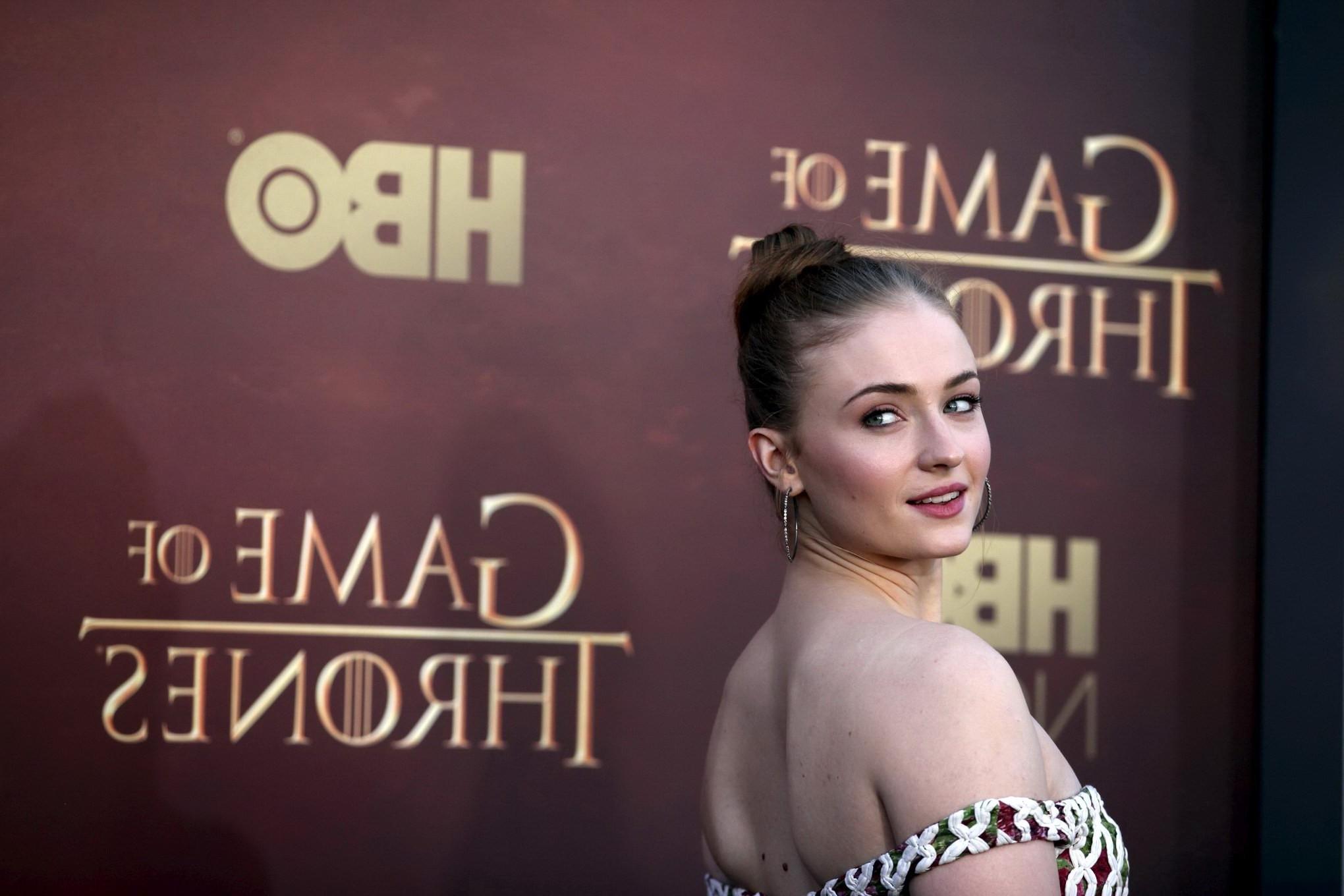 16P Sophie Turner showing huge cleavage at the Game of Thrones Season 5 Premiere in 