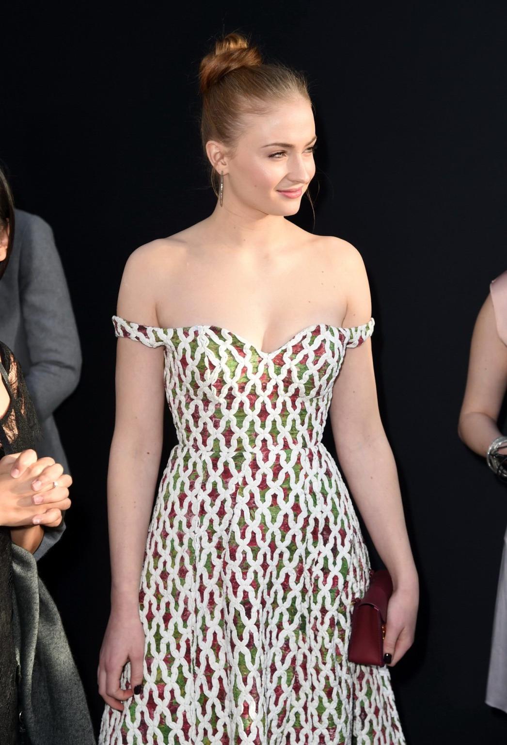 16P Sophie Turner showing huge cleavage at the Game of Thrones Season 5 Premiere in 