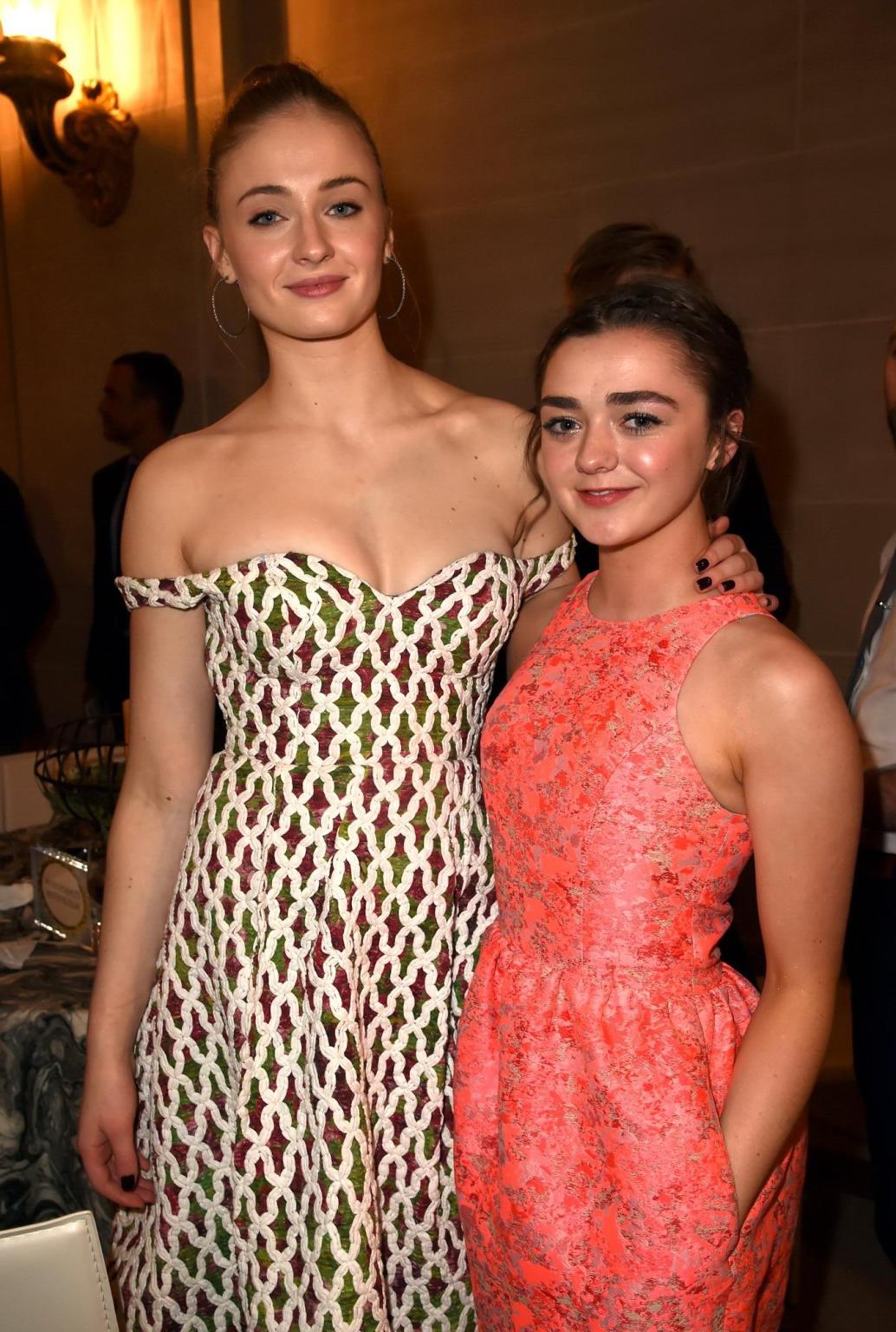 16P Sophie Turner showing huge cleavage at the Game of Thrones Season 5 Premiere in 