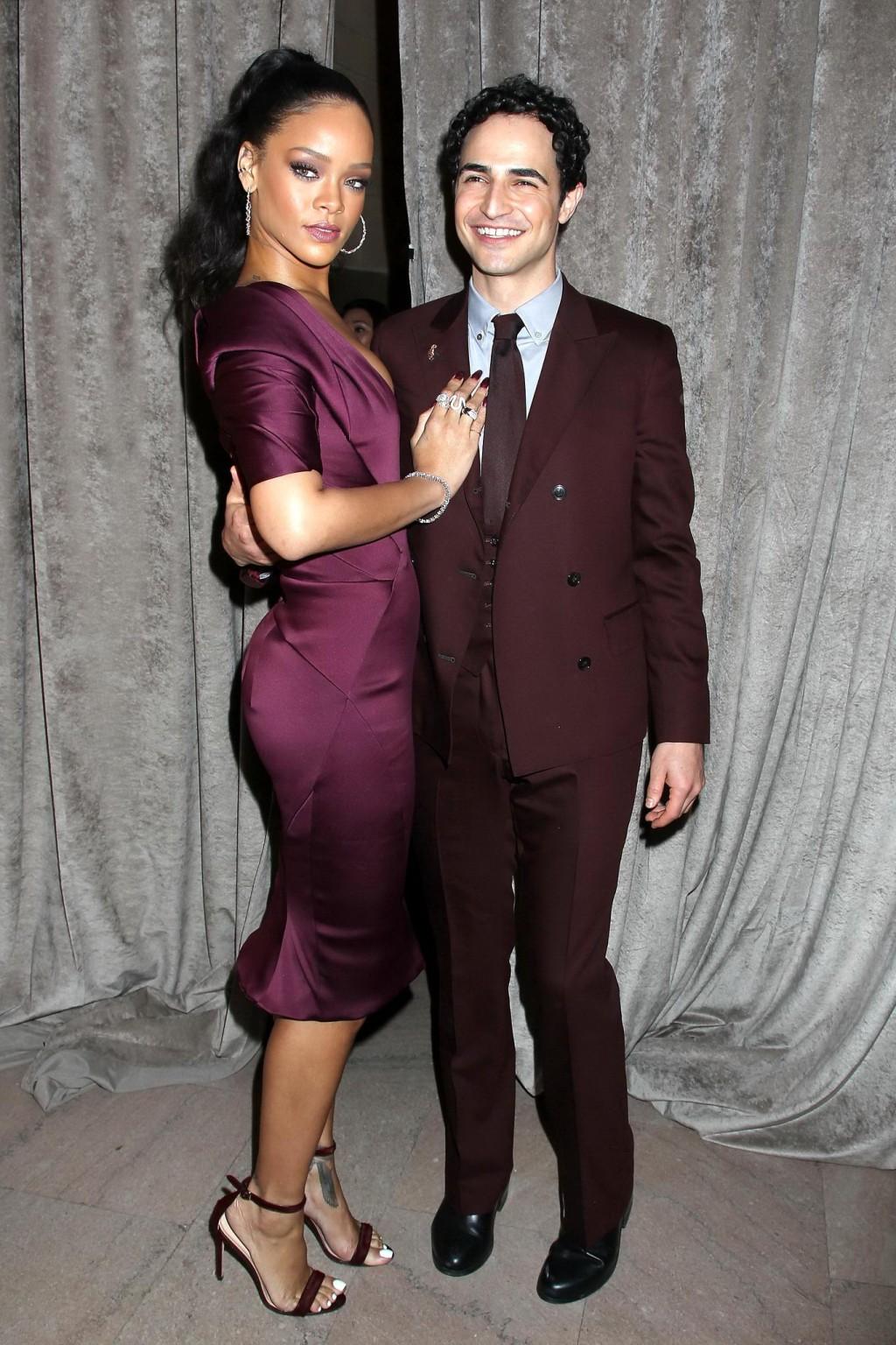 16P Rihanna showing cleavage and upskirt at the Zac Posen Fashion Show in NYC
