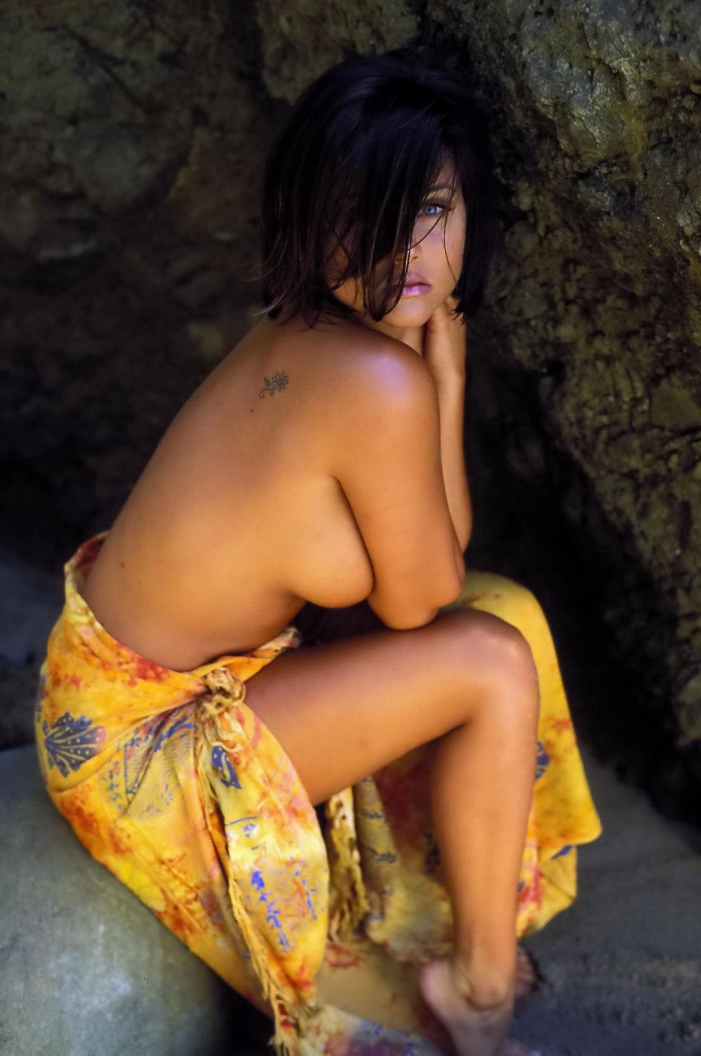 16P Tiffani Amber Thiessen showing off her big bare boobs for Newlook magazine