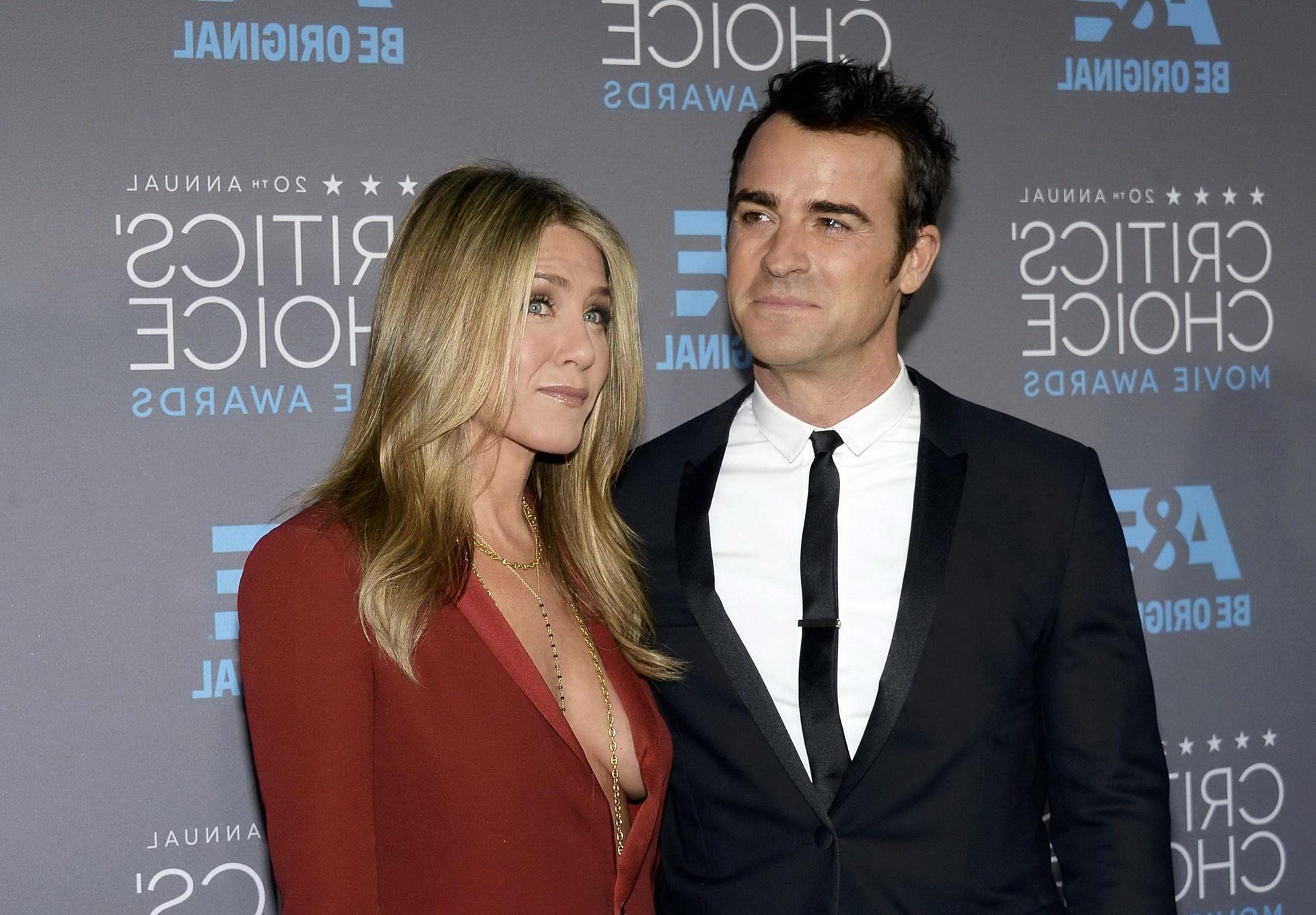 16P Jennifer Aniston braless showing huge cleavage at the 20th Annual Critics Choice