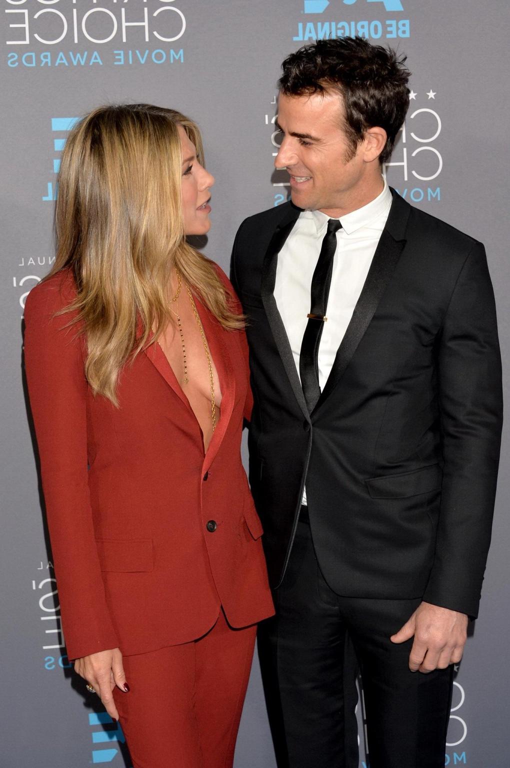16P Jennifer Aniston braless showing huge cleavage at the 20th Annual Critics Choice