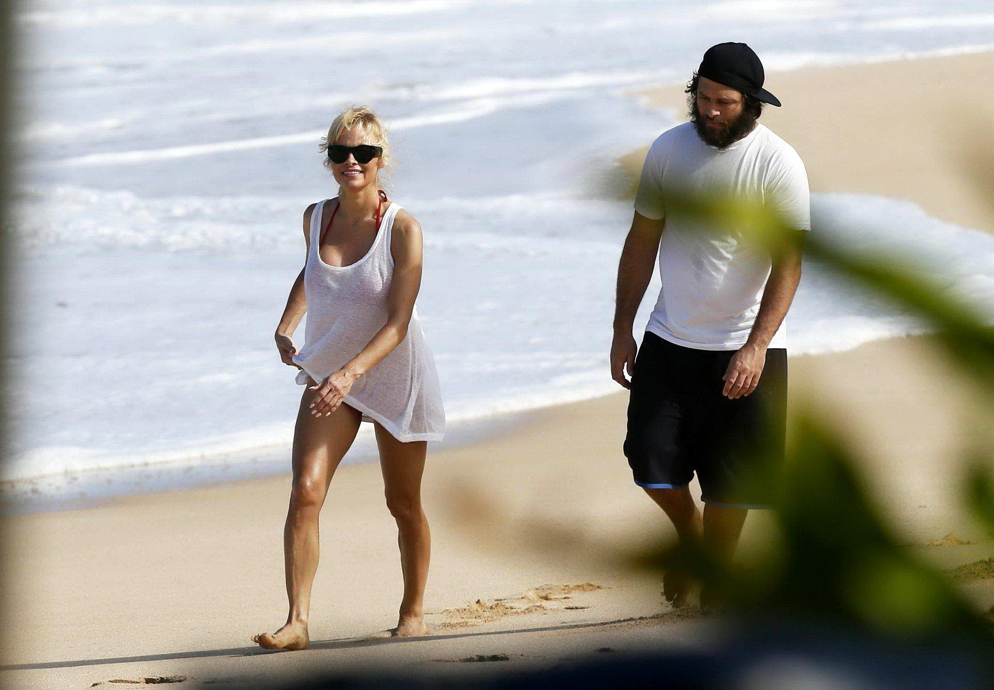 16P Pamela Anderson showing off her bikini body on a beach in Maui