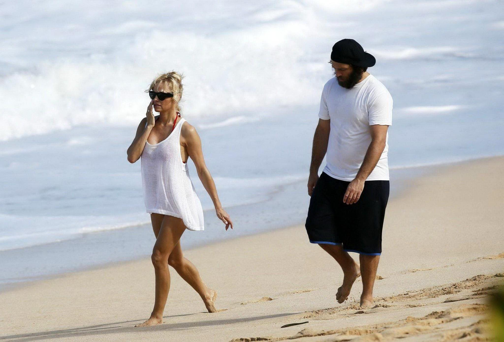 16P Pamela Anderson showing off her bikini body on a beach in Maui