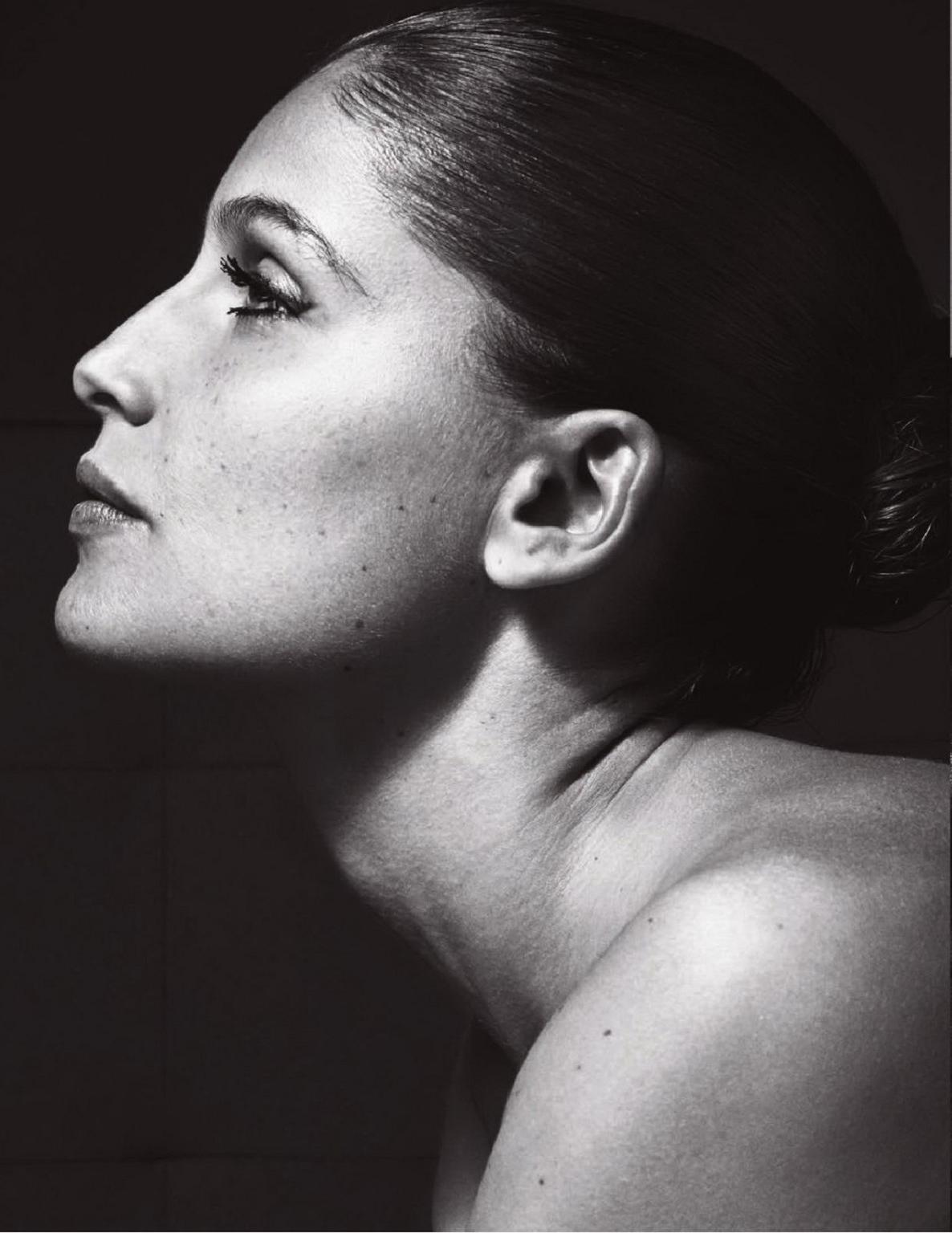 16P Laetitia Casta showing off her naked body for Lui Magazine 13 issue