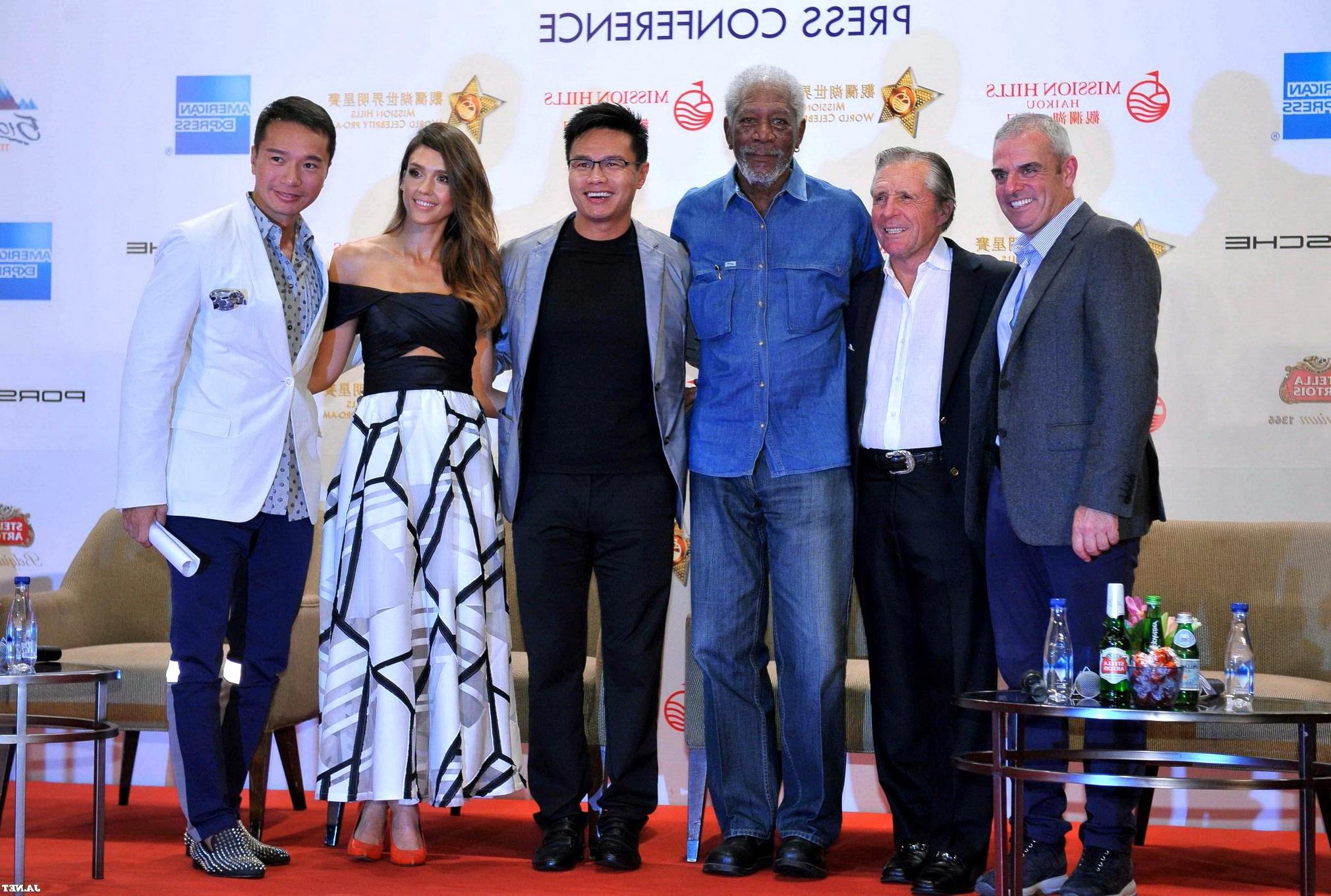 16P Jessica Alba downblouse at the Mission Hills World Celebrity ProAm press confere