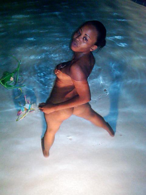 9P Naked in the pool