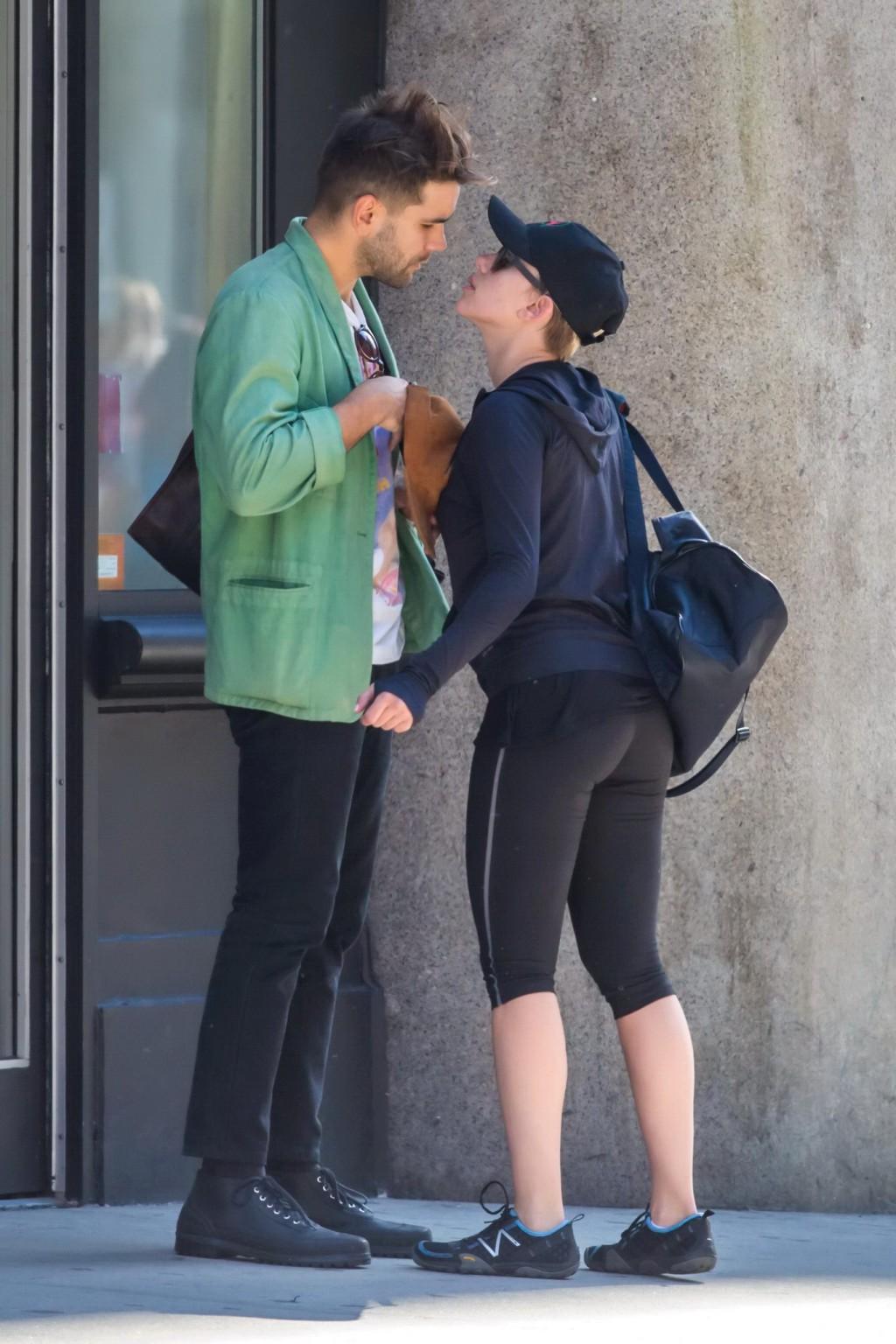 13P Scarlett Johansson in black leggings getting ass groped while make out in NYC
