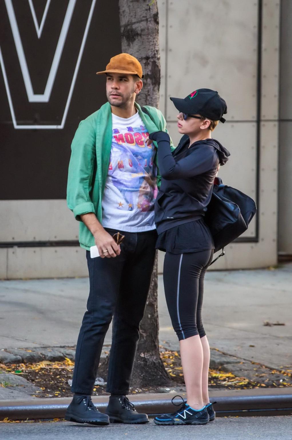 13P Scarlett Johansson in black leggings getting ass groped while make out in NYC