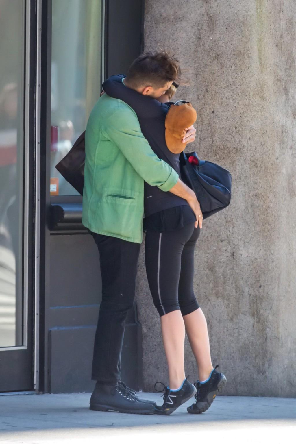 13P Scarlett Johansson in black leggings getting ass groped while make out in NYC