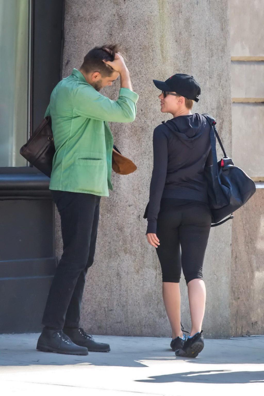 13P Scarlett Johansson in black leggings getting ass groped while make out in NYC
