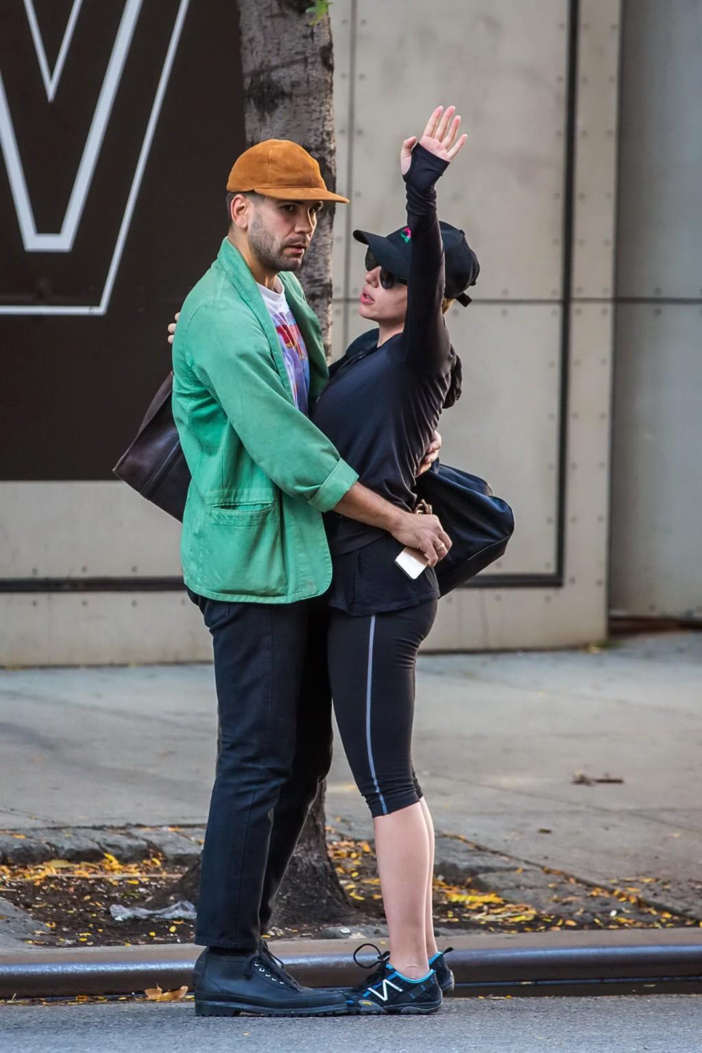 13P Scarlett Johansson in black leggings getting ass groped while make out in NYC