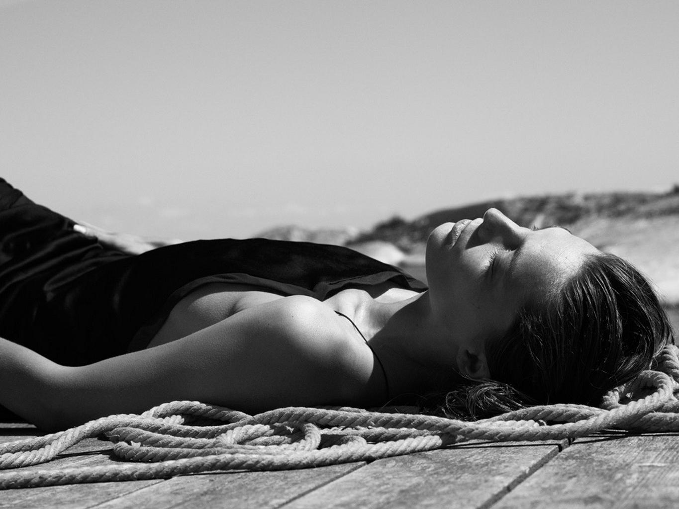 10P Daria Werbowy black  white nude photoshoot by Mikael Jansson for Interview Magaz