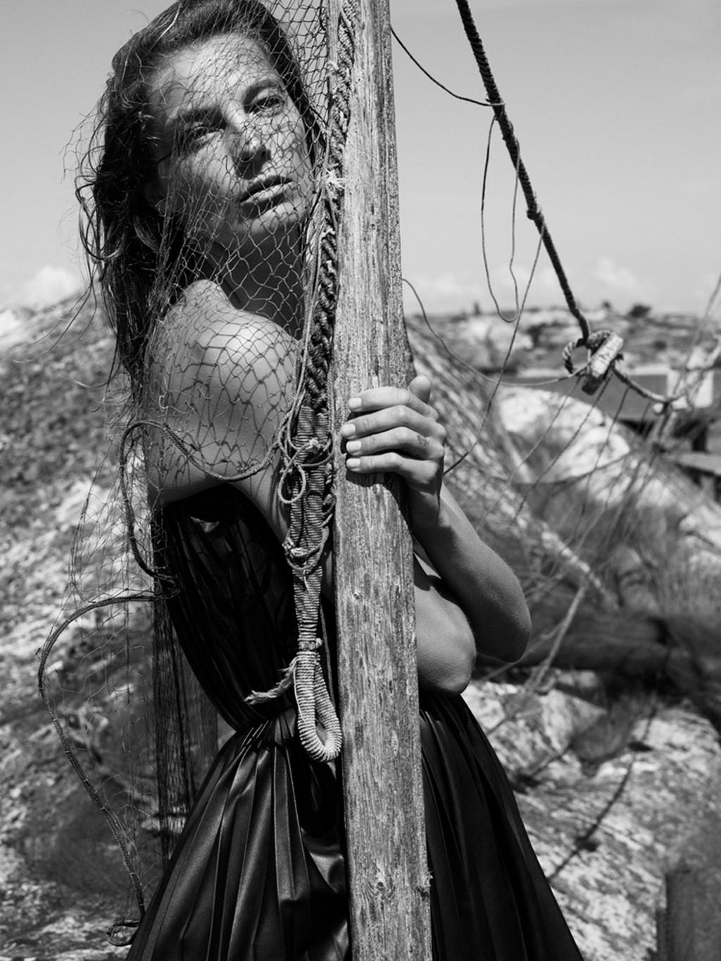 10P Daria Werbowy black  white nude photoshoot by Mikael Jansson for Interview Magaz