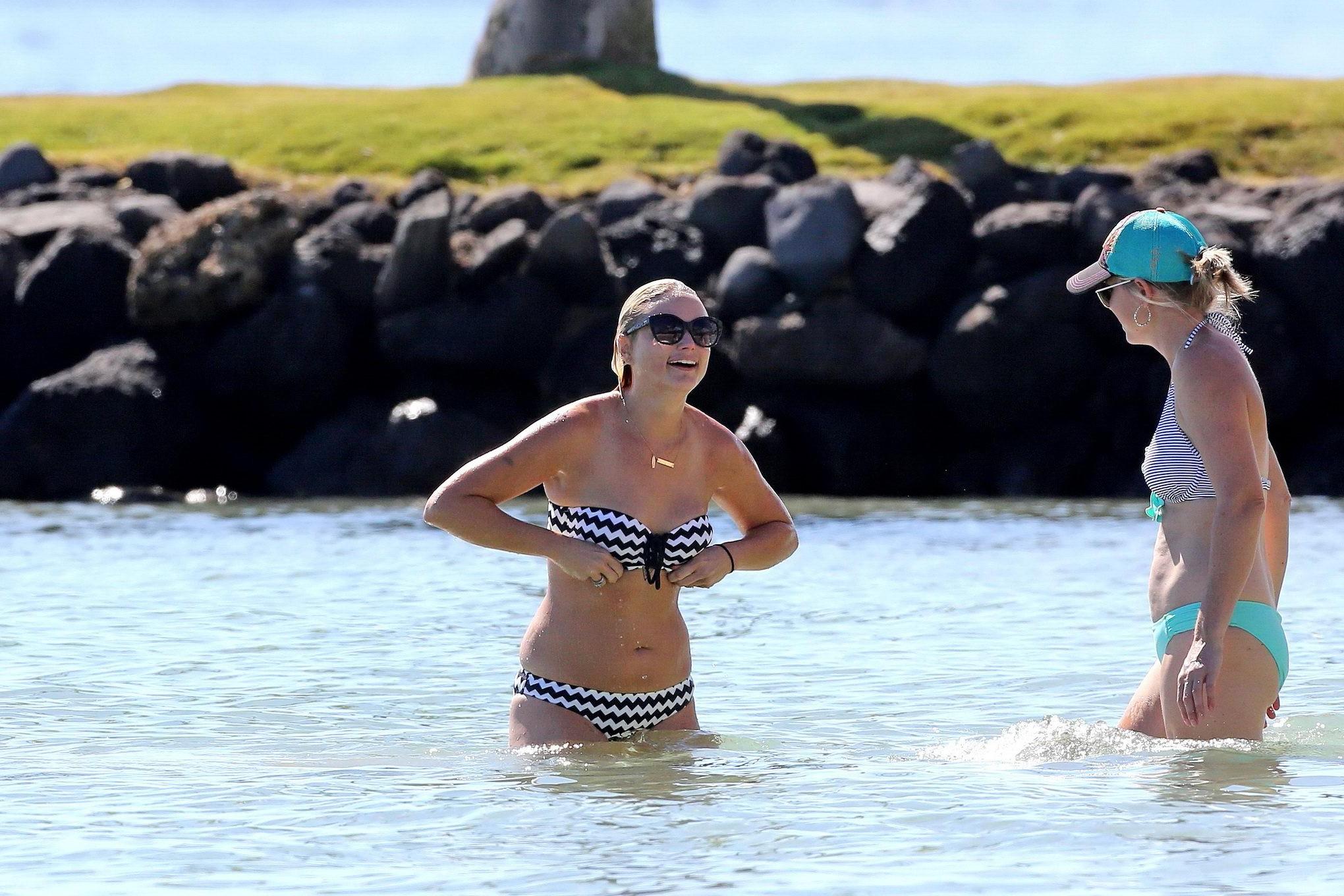 16P Miranda Lambert wearing a strapless monochrome bikini on a Hawaiian beach