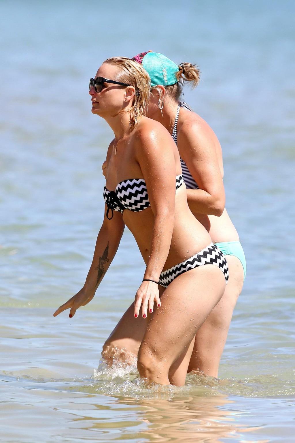 16P Miranda Lambert wearing a strapless monochrome bikini on a Hawaiian beach
