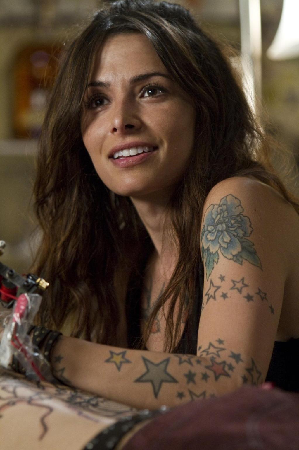 16P Sarah Shahi leaked nude pics with fake tattoos made during the Bullet in the Hea