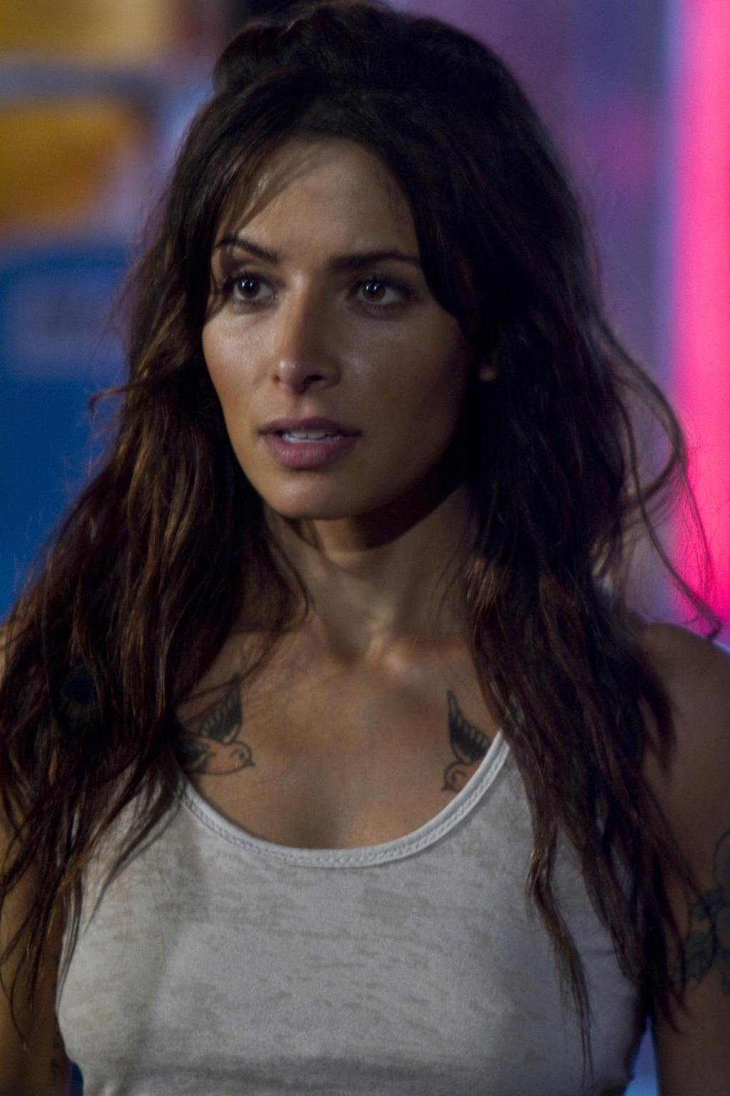 16P Sarah Shahi leaked nude pics with fake tattoos made during the Bullet in the Hea
