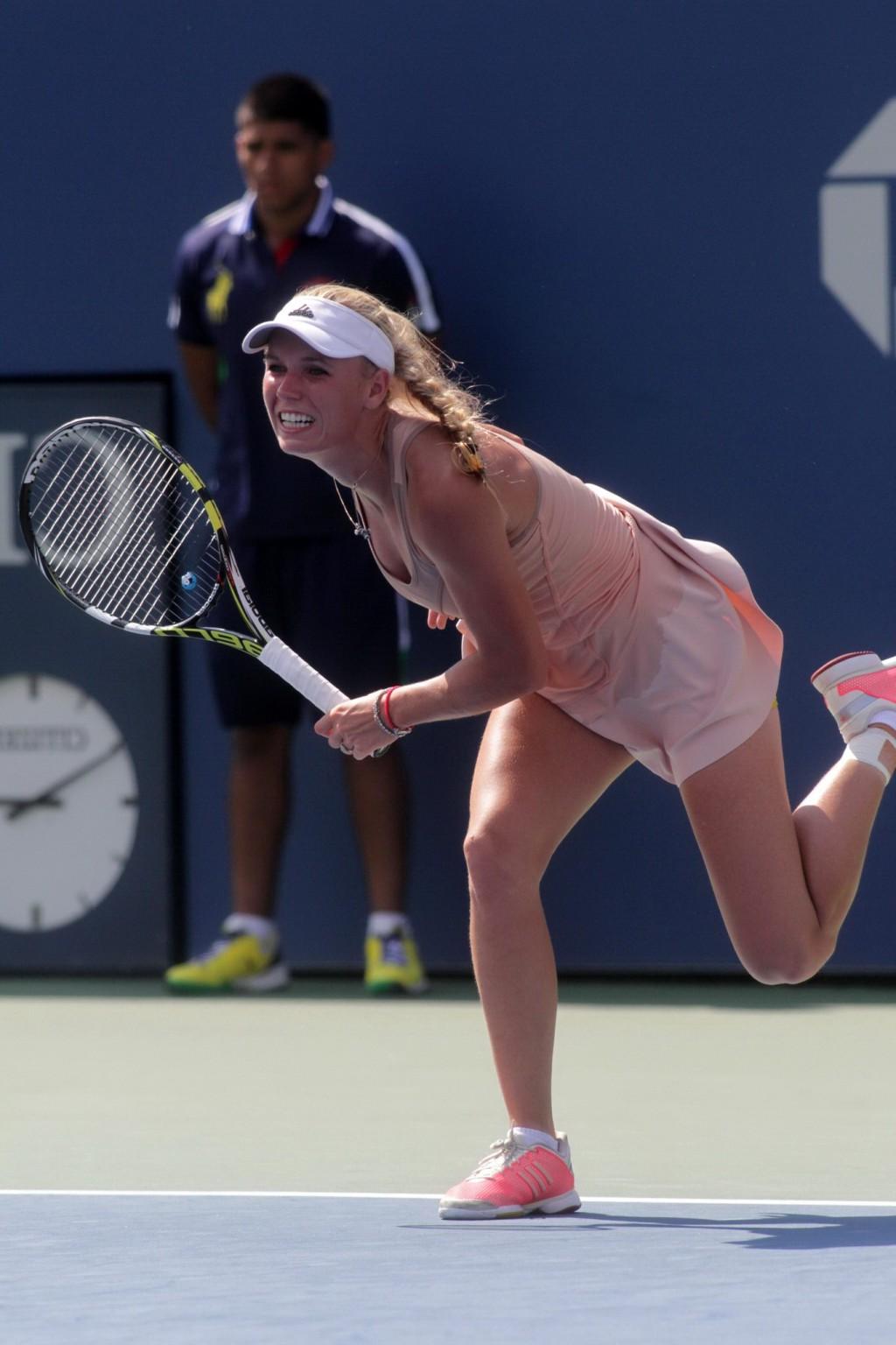 16P Caroline Wozniacki flashing her yellow panties at the US Open tennis tournament 
