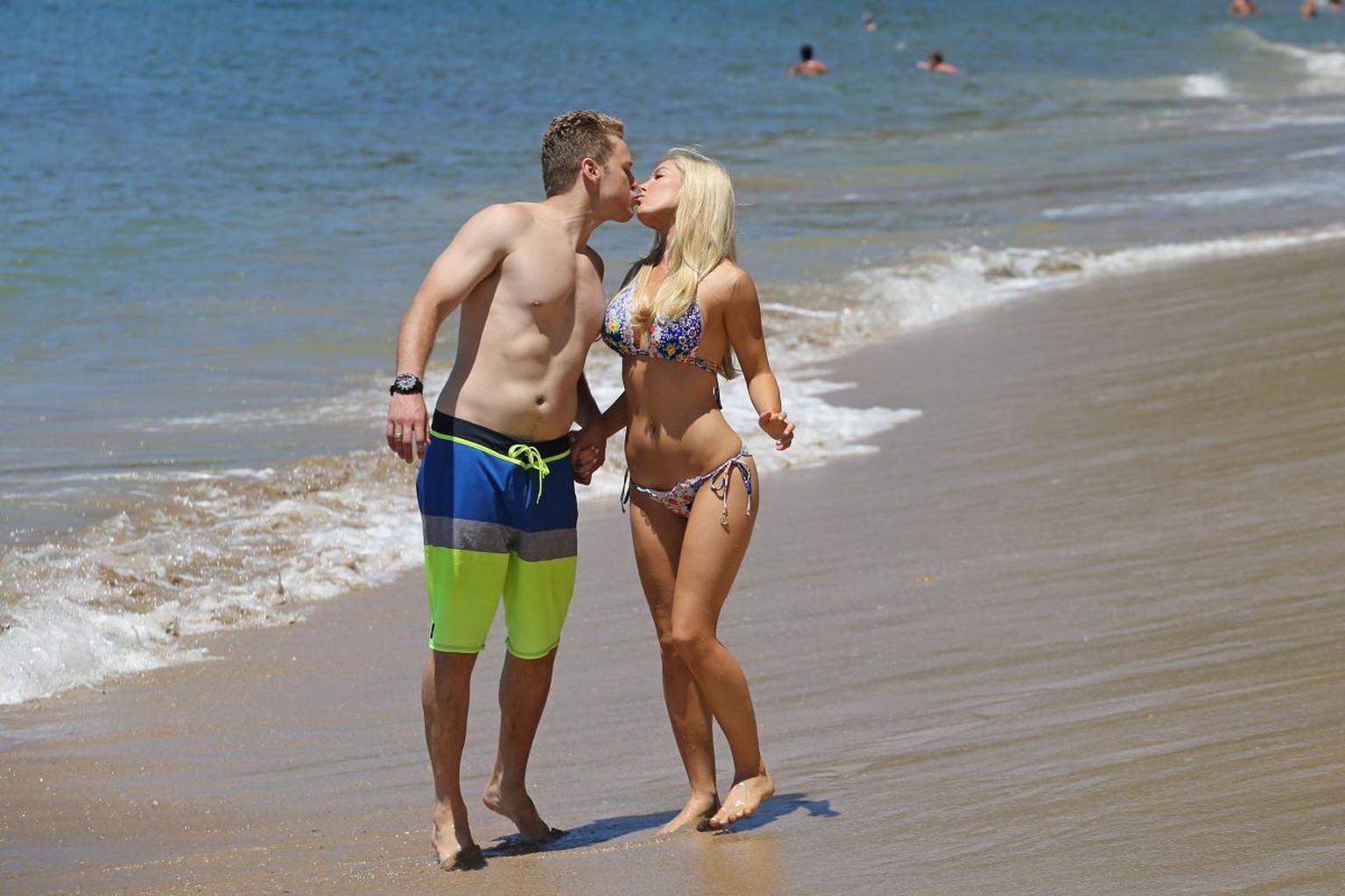 16P Heidi Montag shows off her perfect body in a colorful bikini at the beach in Haw
