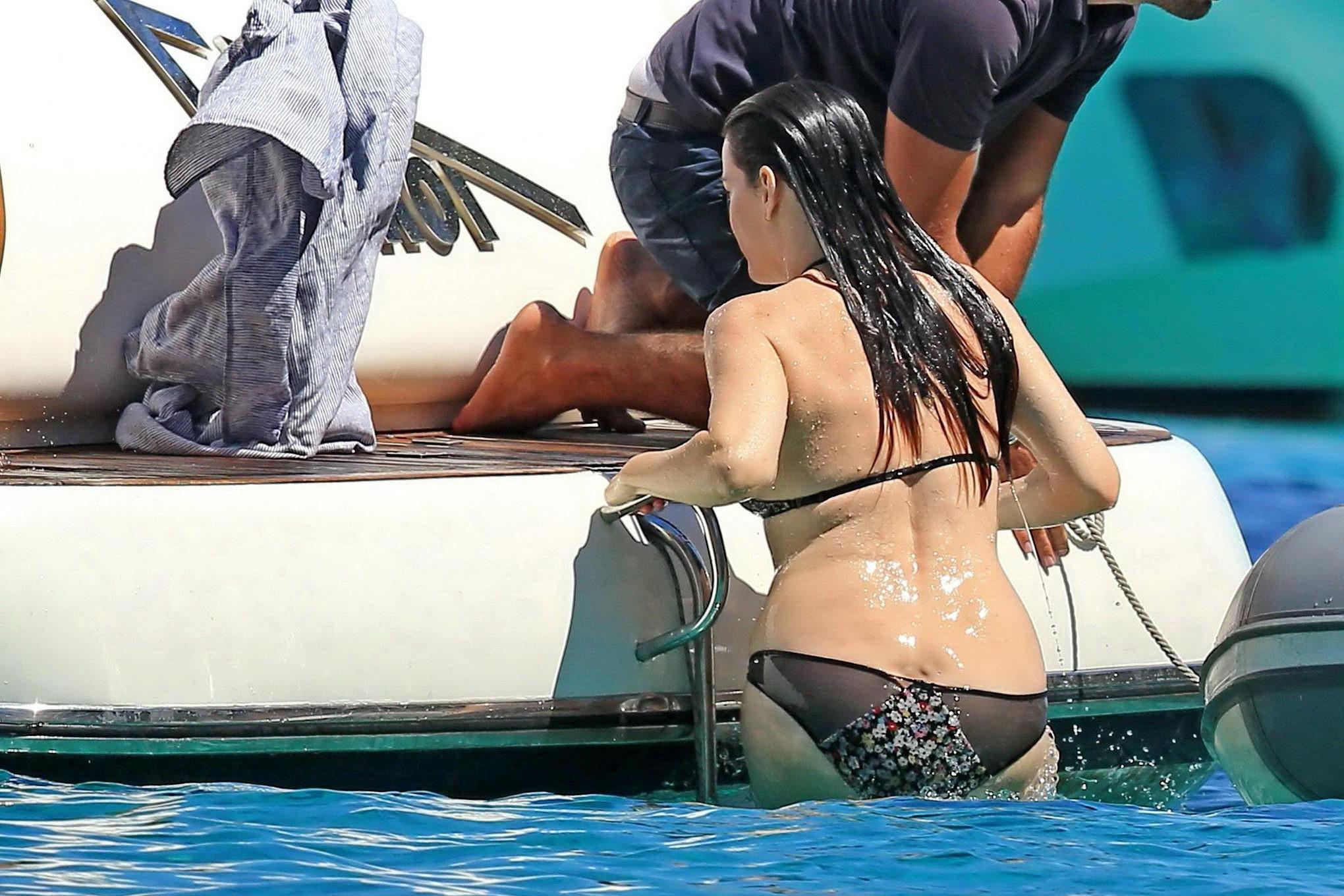 16P Liv Tyler shows off her ass wearing bikini on a yacht in Ibiza