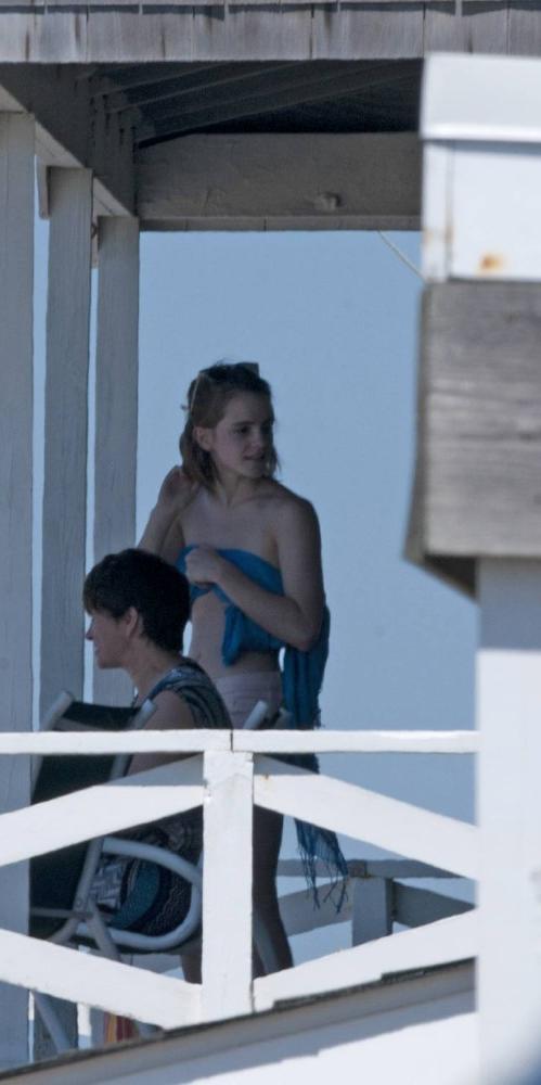 15P Emma Watson  nipple slips and other sexy paparazzi pictures