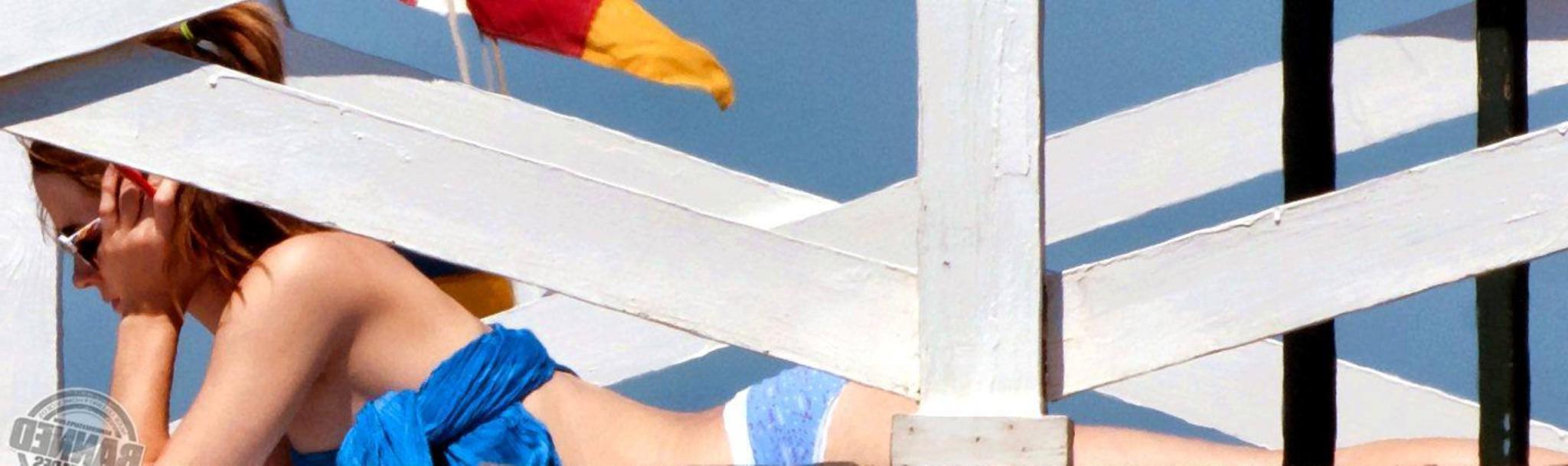 15P Emma Watson  nipple slips and other sexy paparazzi pictures