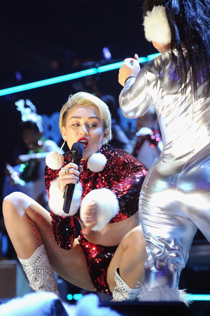 15P Miley Cyrus topless in magazine photoshoot