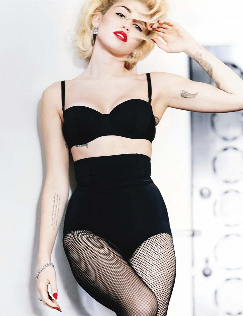 15P Miley Cyrus topless in magazine photoshoot