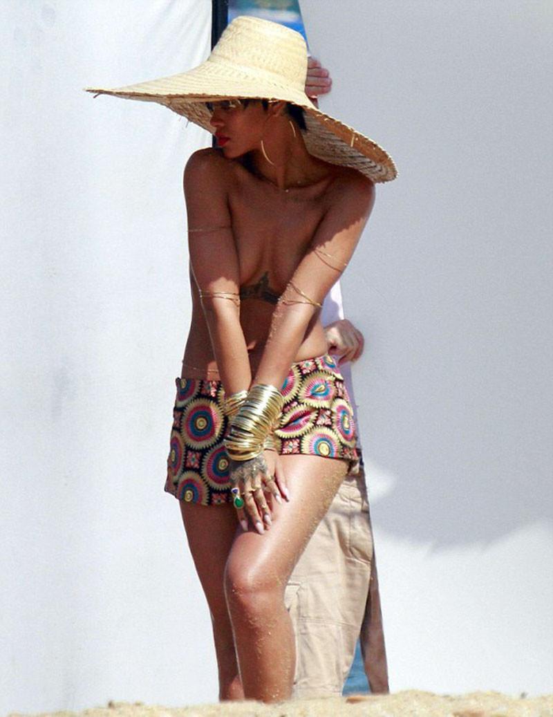 15P Rihanna  topless paparazzi pics  see her nude tits and nipple slips
