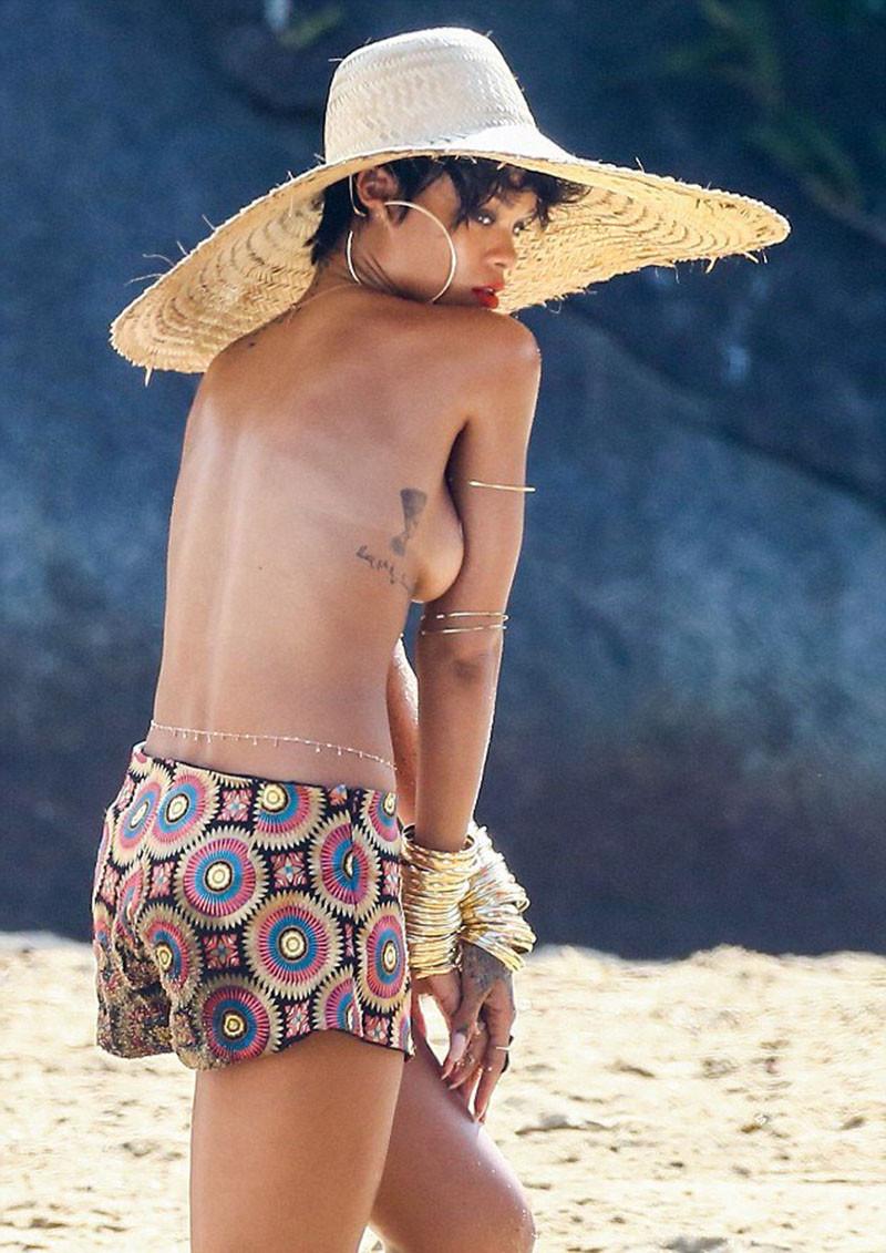 15P Rihanna  topless paparazzi pics  see her nude tits and nipple slips