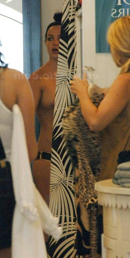 15P Britney Spears  nipple slip and other very sexy pictures