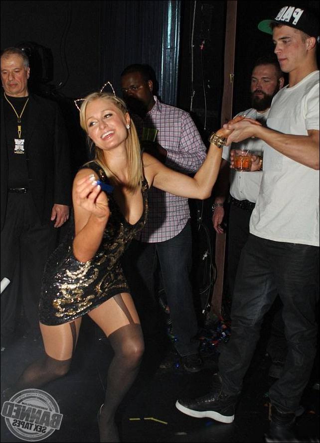 16P Paris Hilton  see her nude pussy  upskirt pictures