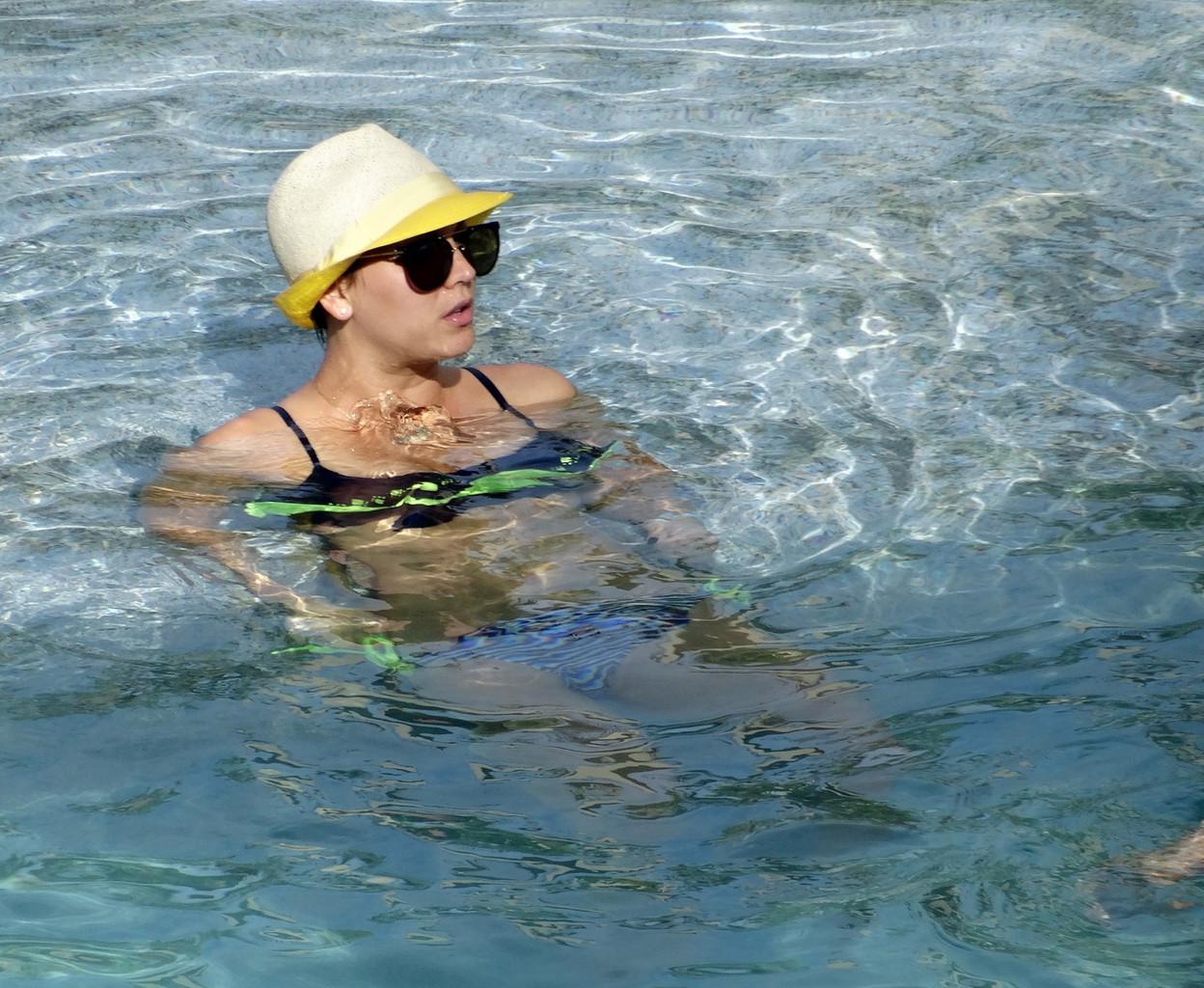 16P Kaley Cuoco busty wearing skimpy twopiece with her husband at the pool in Mexico