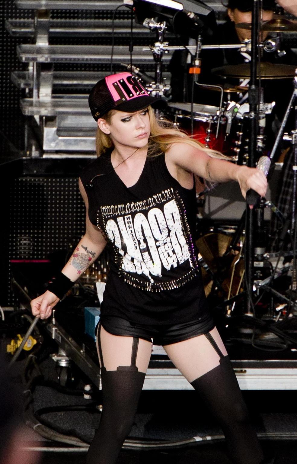 16P Avril Lavigne in shorts and pantyhose performing in Mountain View Canada